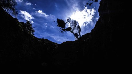 Autor Werther Santana - Cemitério Vila Formosa  09/04/2020 - Mesmo com medo, eles não podem parar durante a pandemia do coronavírus
'Estadão' contou histórias de quem atua nos chamados serviços essenciais e, mesmo na fase de isolamento, seguiram trabalhando. James Alan, encarregado de quadra no Cemitério da Vila Formosa
